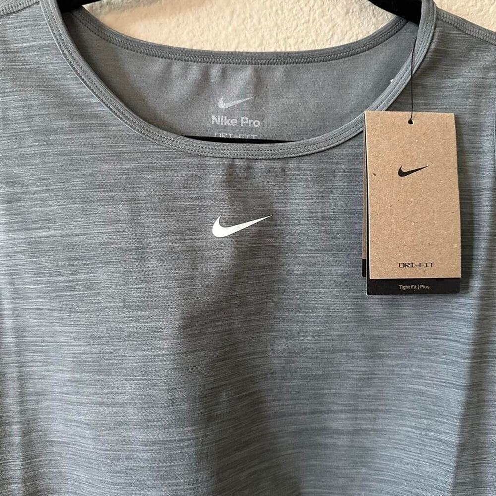 Nike pro gray crop top